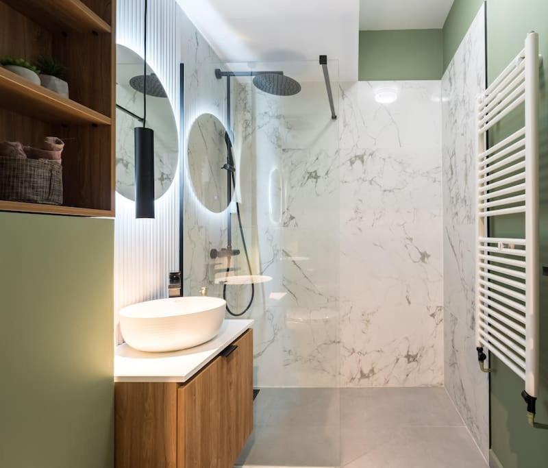Bright 1br Flat - New Midtown Building + Terrace