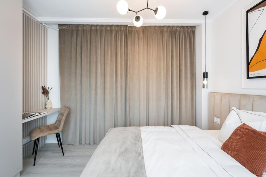 Charming - Netflix + Balcony * Bucharest