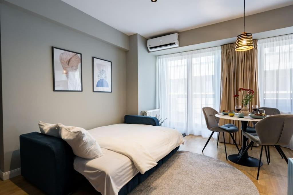 Bright 1br Flat - New Midtown Building + Terrace Apartament Bucureşti