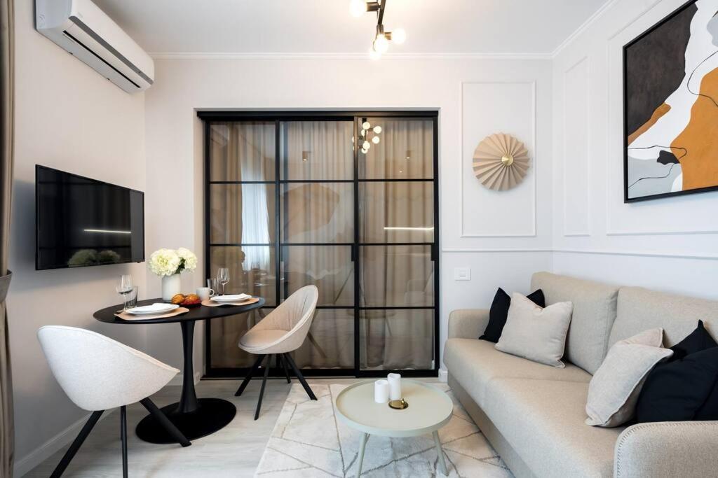 Apartament Charming - Netflix + Balcony Bucureşti