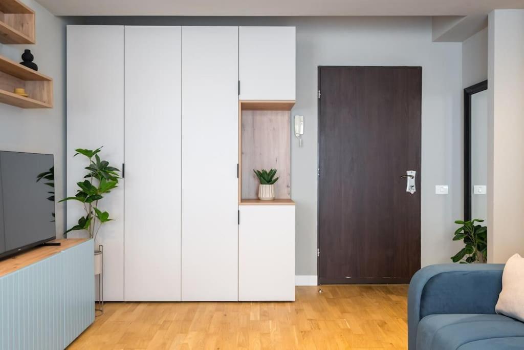 Bright 1br Flat - New Midtown Building + Terrace * Bucureşti