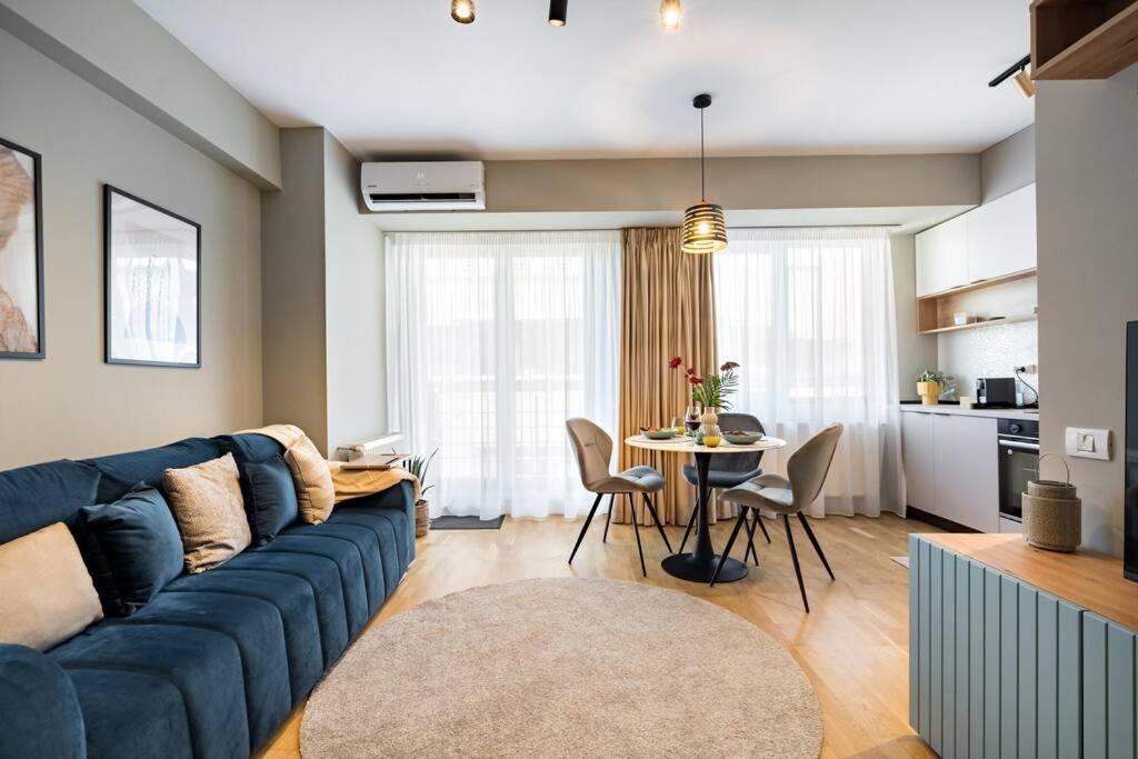 Bright 1br Flat - New Midtown Building + Terrace Apartament *