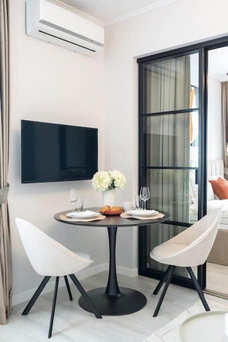 Charming - Netflix + Balcony Bucharest