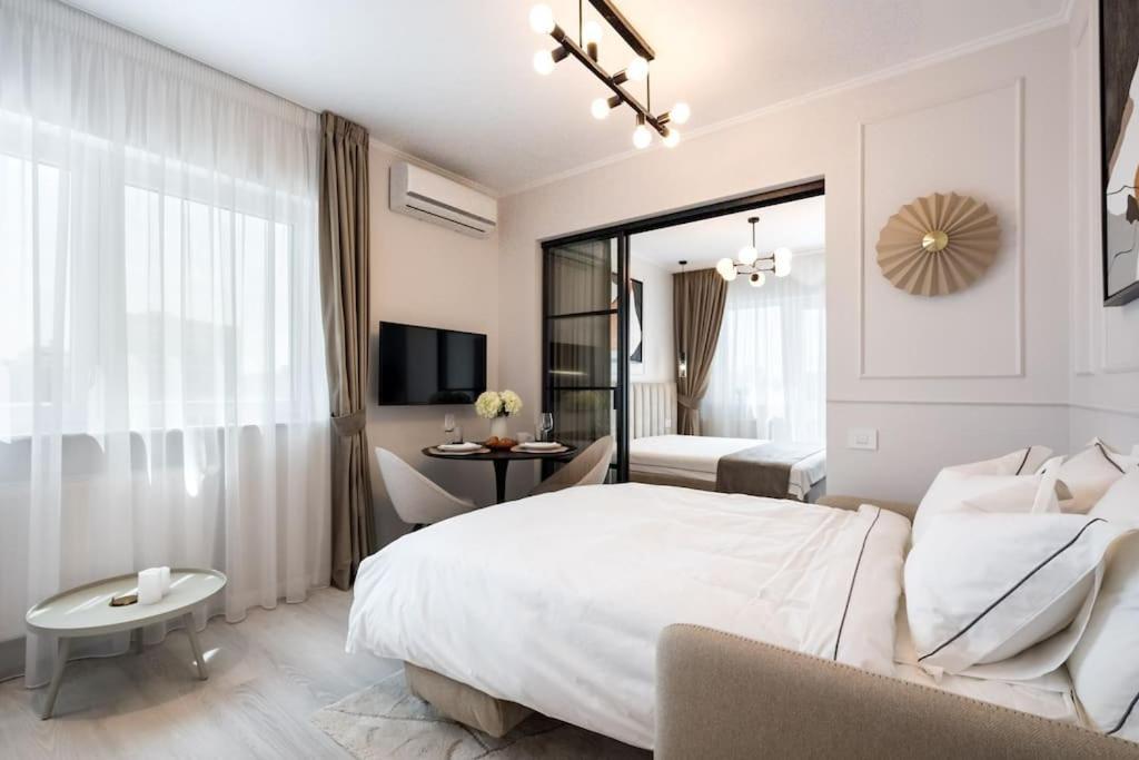 Charming - Netflix + Balcony * Bucharest