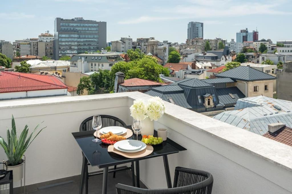 Charming - Netflix + Balcony Bucharest