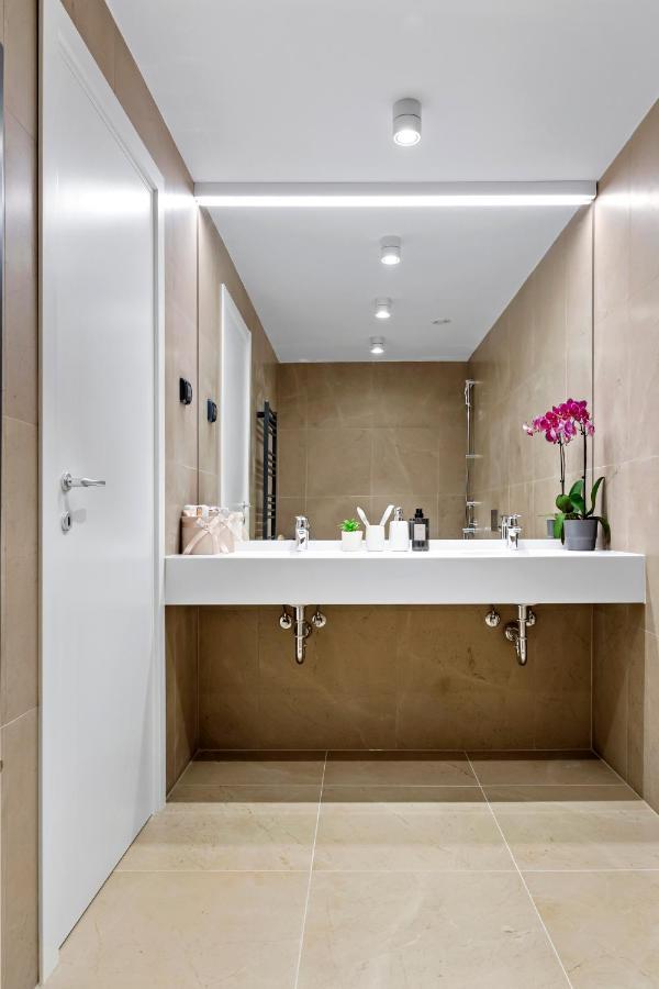 One H Luxury * Bucharest