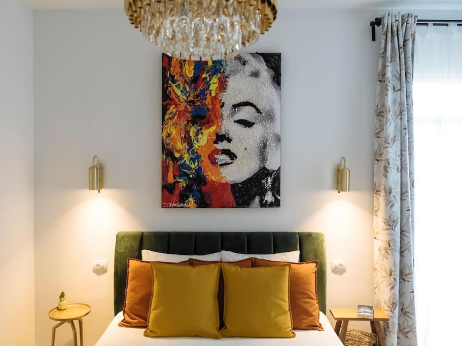 Le Bijou De Marilyn * Bucureşti