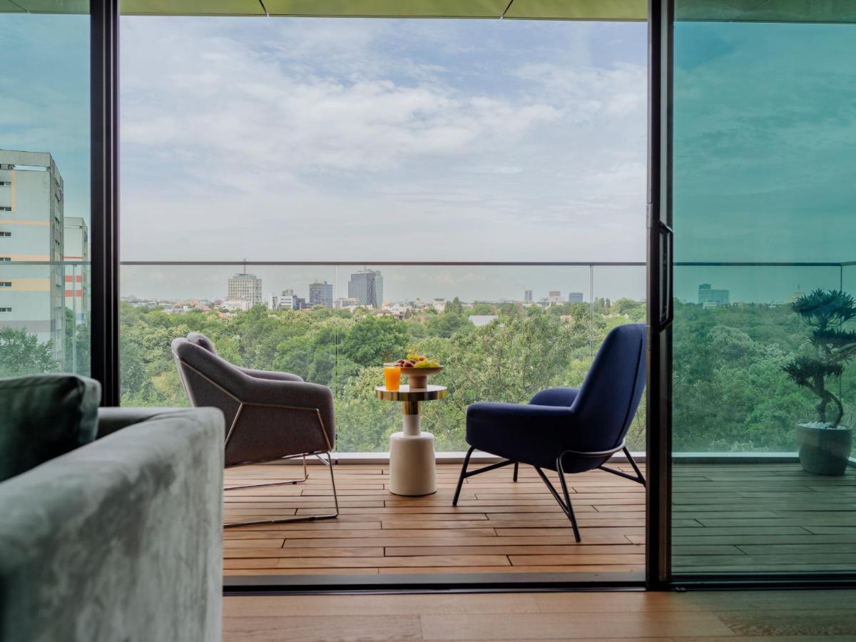 Luxury Living: Spectacular Views & Modern Elegance Apartment *