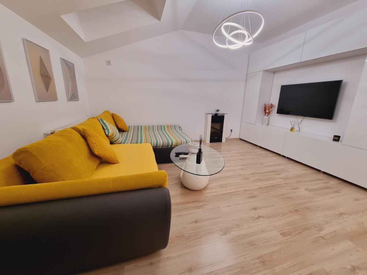25 Luxury Apartamento Bucareste