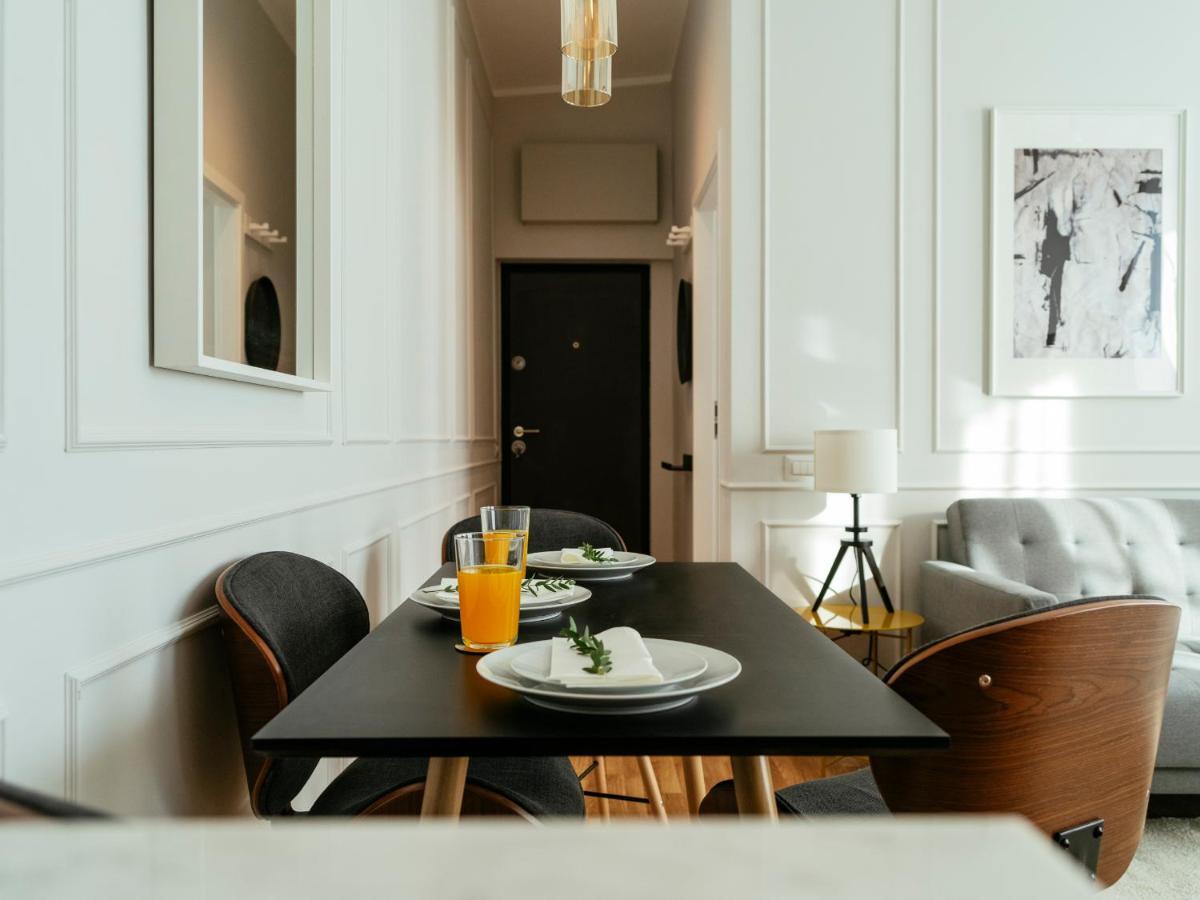Bright 2br Flat - Palace Hall - Charming Balcony Apartment