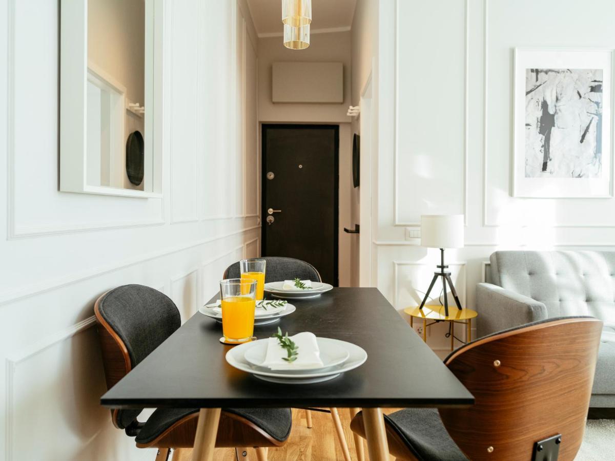 Bright 2br Flat - Palace Hall - Charming Balcony Apartment *