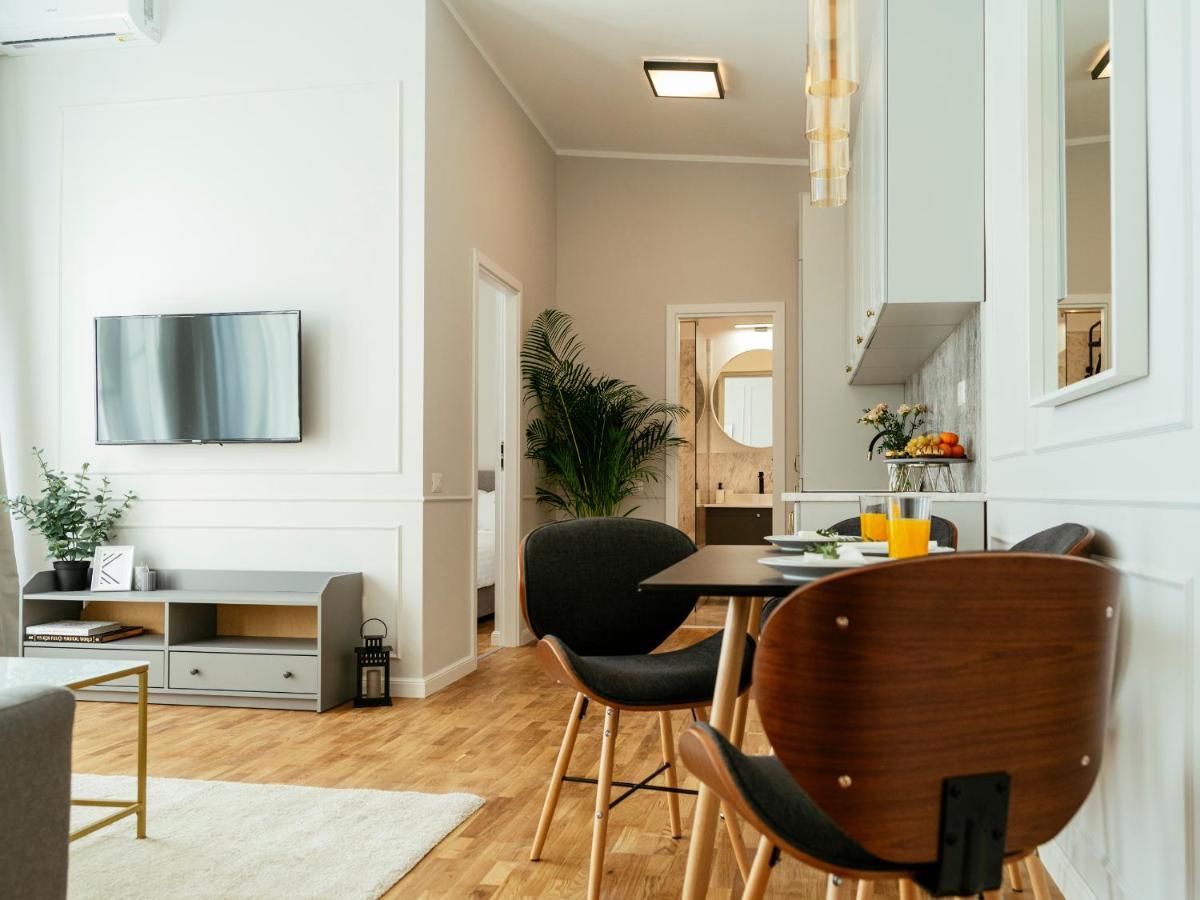 Bright 2br Flat - Palace Hall - Charming Balcony Apartment