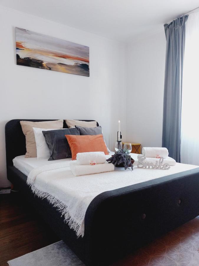 Cozy In The Center Of *