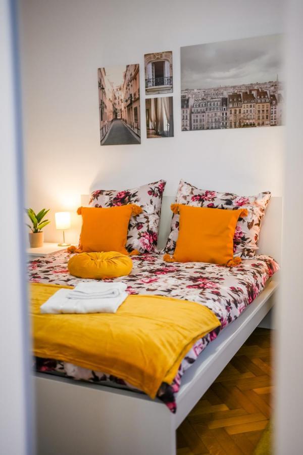 Ultracentral Golden Gatehouse 3 Bdrm *
