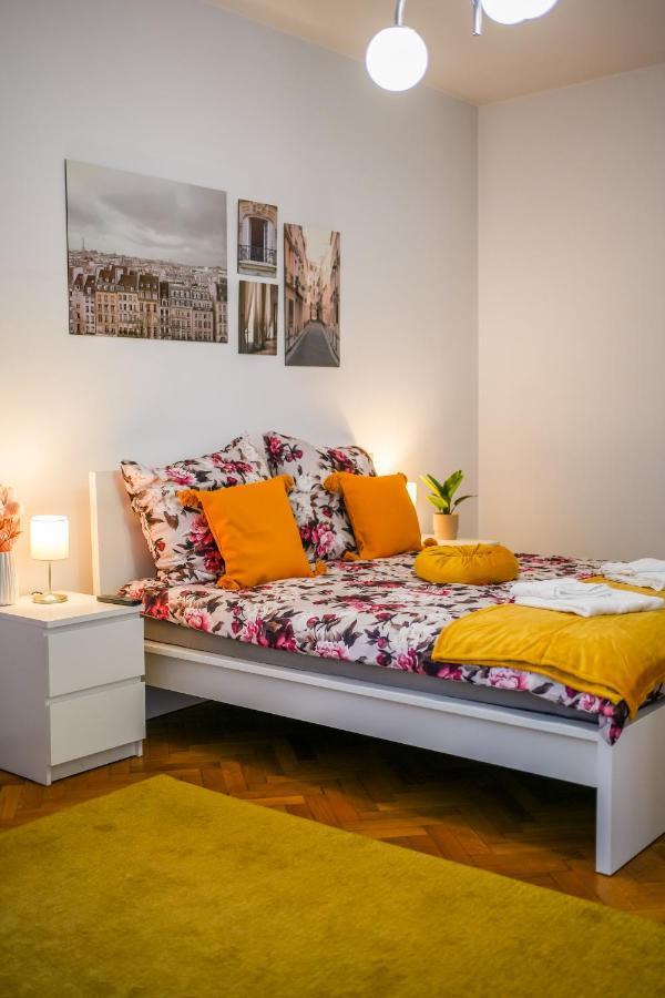 Ultracentral Golden Gatehouse 3 Bdrm Bucareste