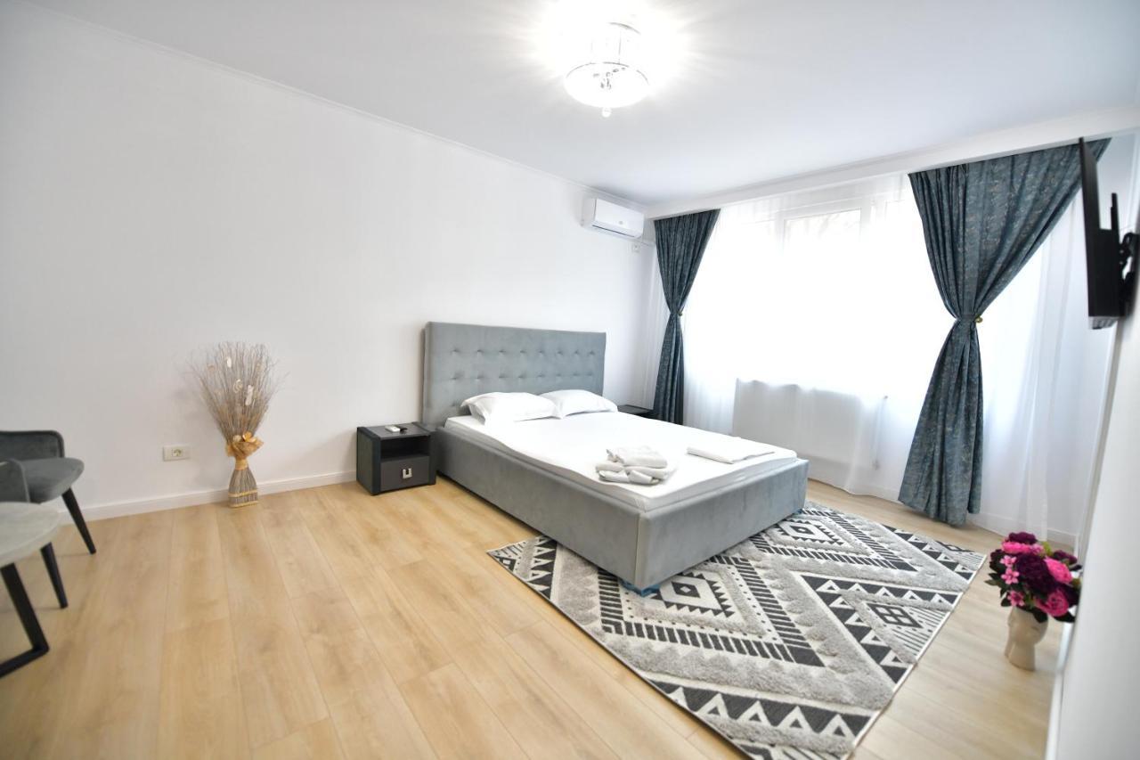 Luxury / M Romancierilor * Bucharest