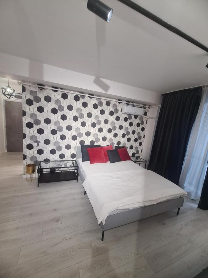 1 * Bucureşti