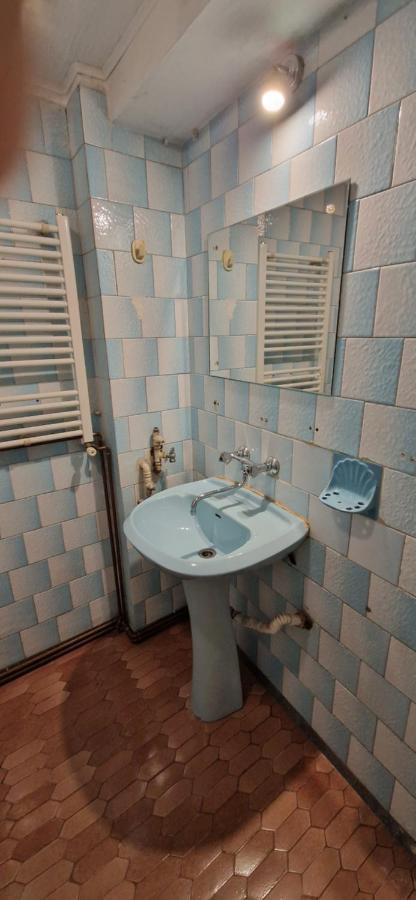 Apartment Domum - The Comunist *