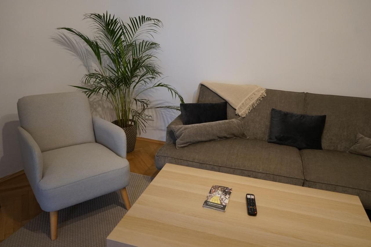 Full Service Super-central 3br & Balcony By Bucharent