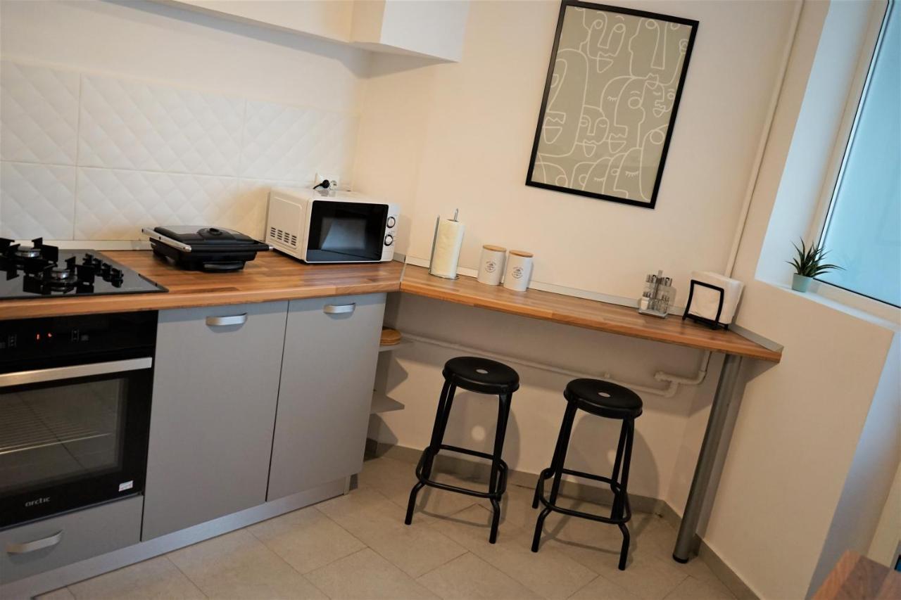 Full Service Super-central 3br & Balcony By Bucharent *