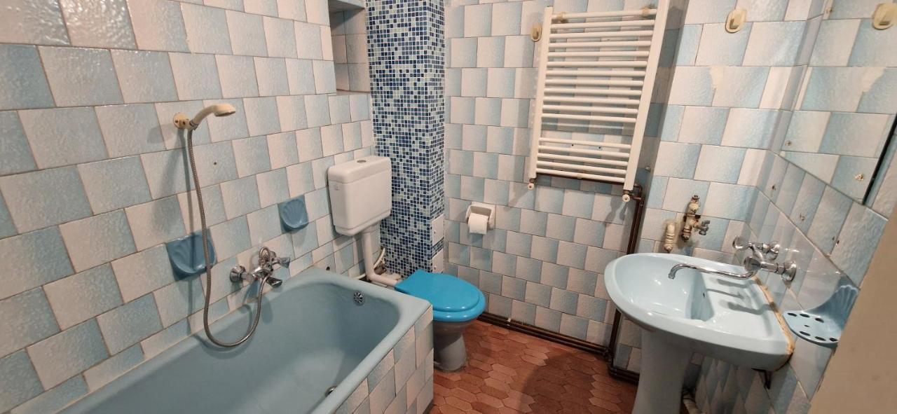 Apartment Domum - The Comunist