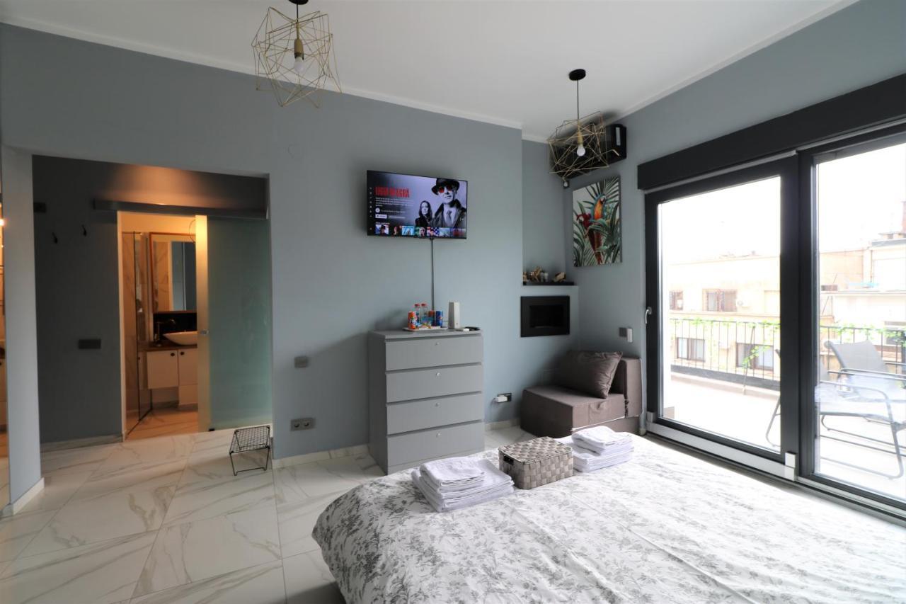 Deluxe Skyline Retreat - Old Town Apartment *