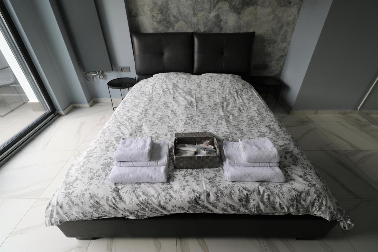 Deluxe Skyline Retreat - Old Town Apartament *