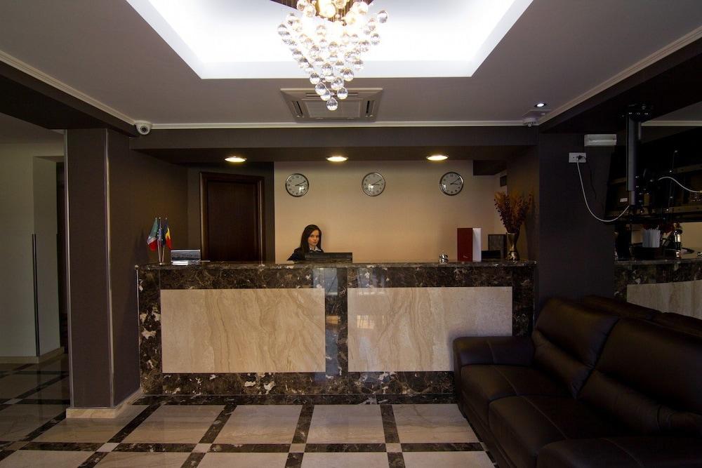 West Plaza Hotel 3*