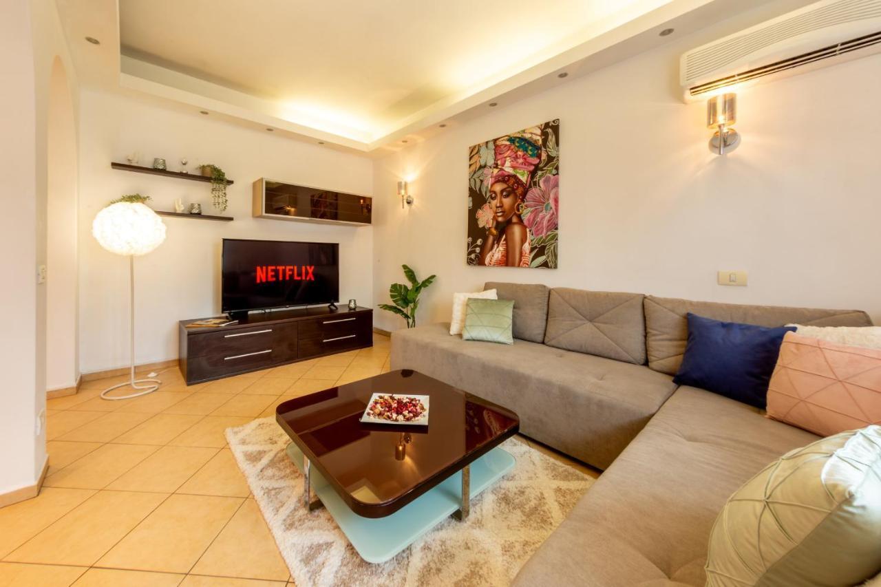 1br With Jacuzzi Near Herastrau: Ideal Getaway Bucharest