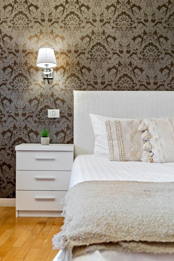 Apartment City Heart Retreat Elegant Bucharest