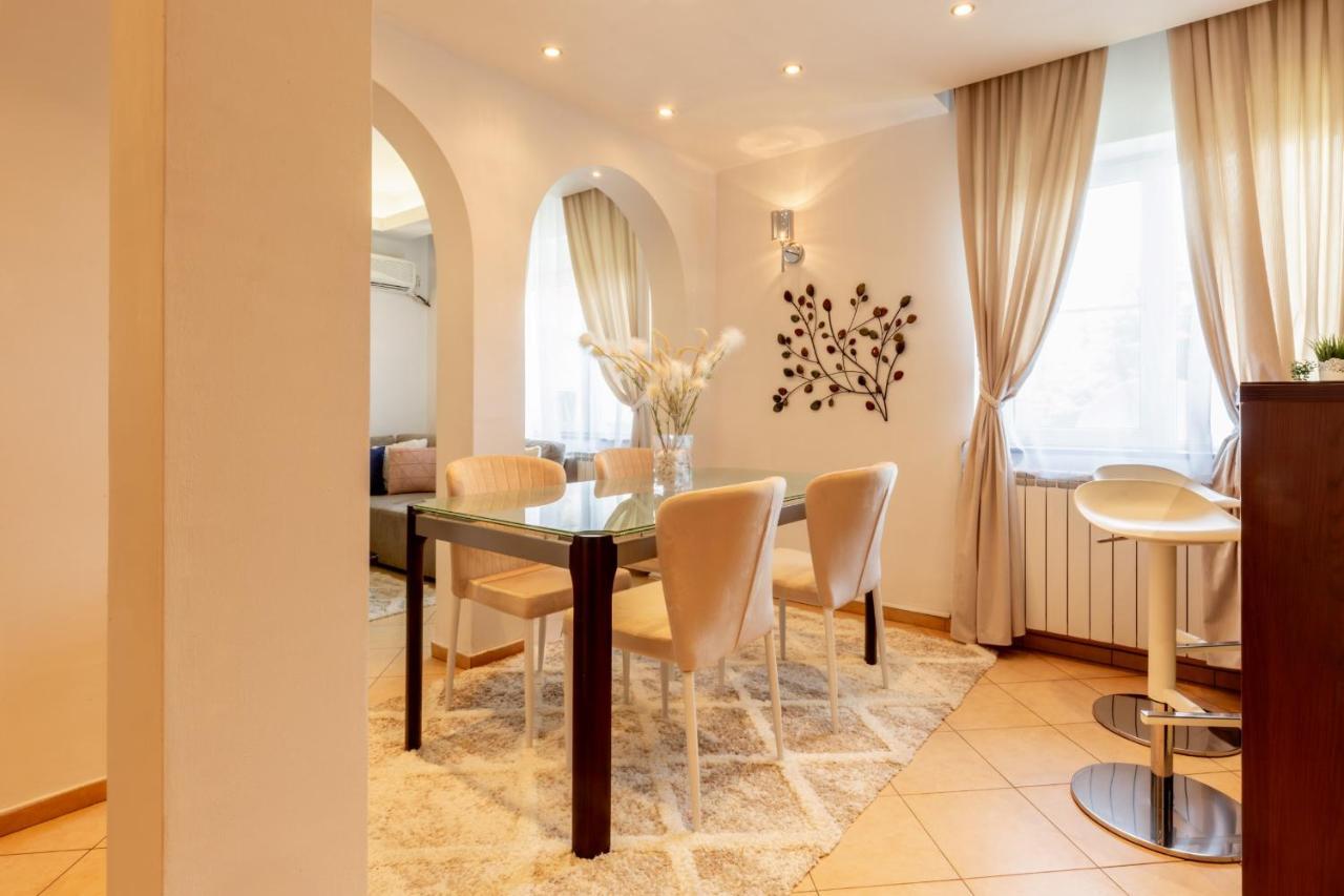 1br With Jacuzzi Near Herastrau: Ideal Getaway