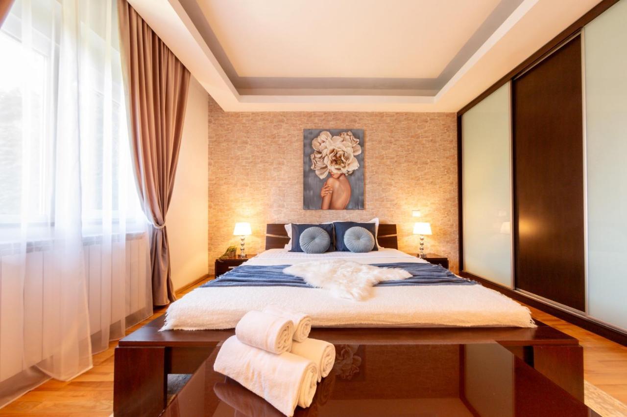 1br With Jacuzzi Near Herastrau: Ideal Getaway