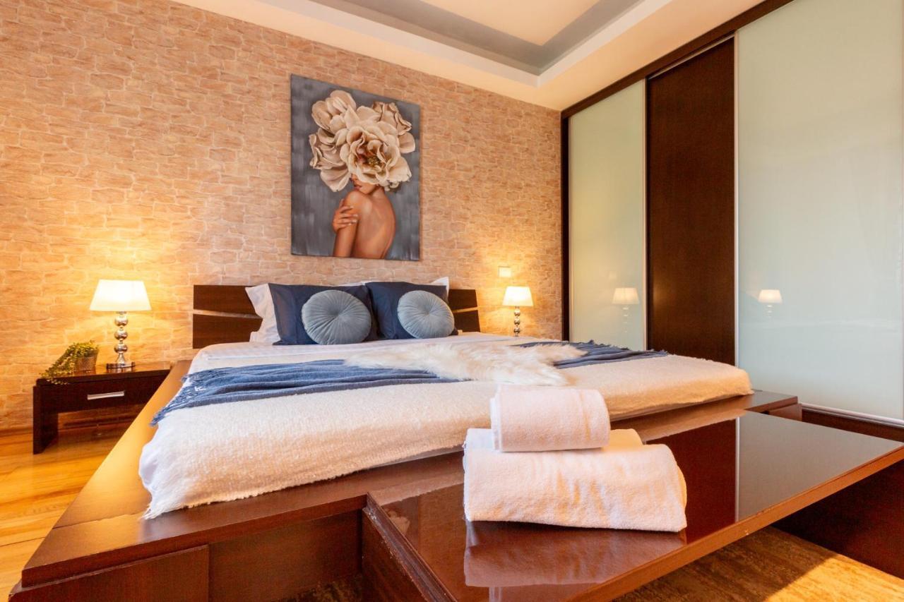 Apartment 1br With Jacuzzi Near Herastrau: Ideal Getaway Bucharest