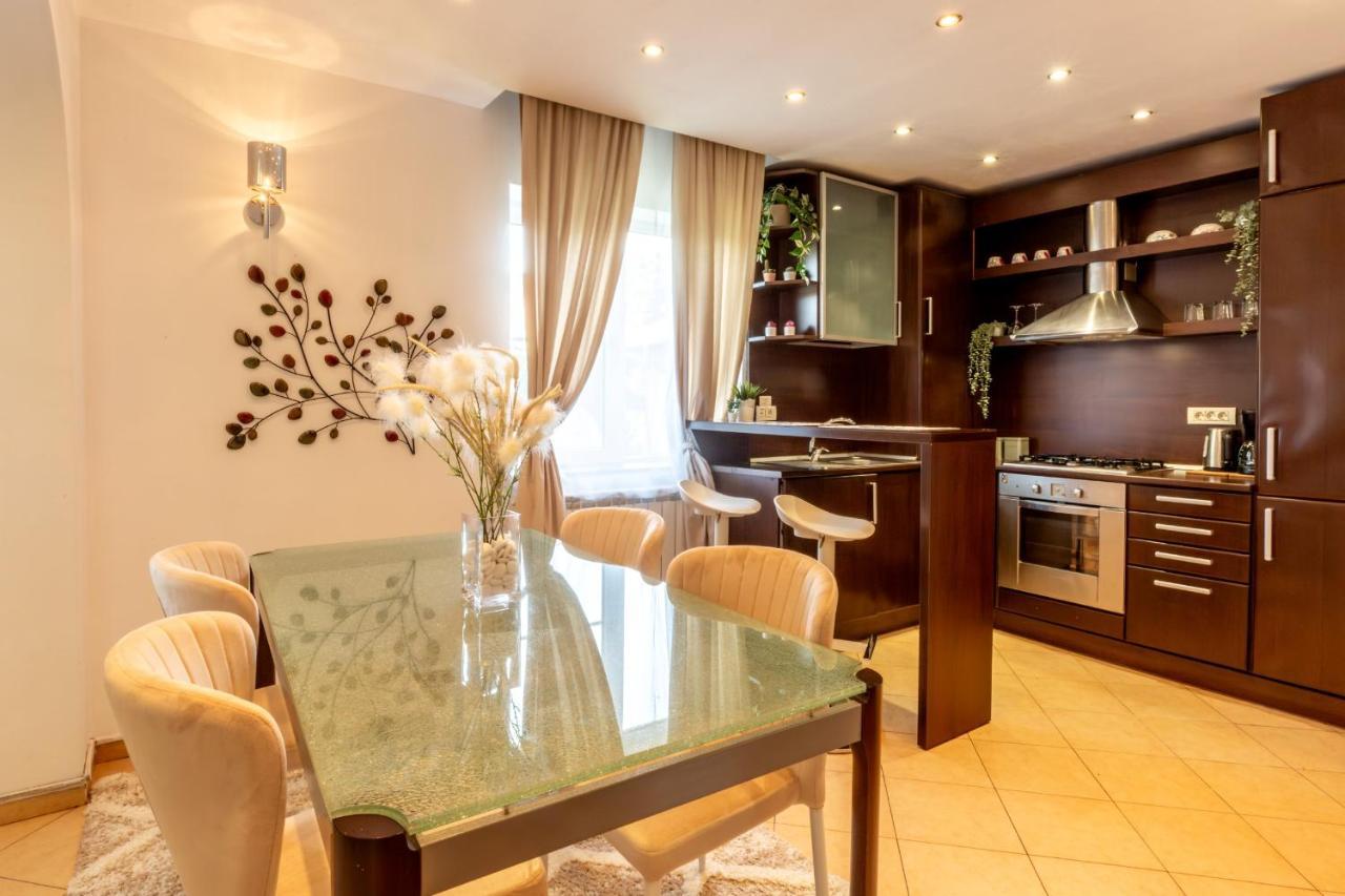 1br With Jacuzzi Near Herastrau: Ideal Getaway *