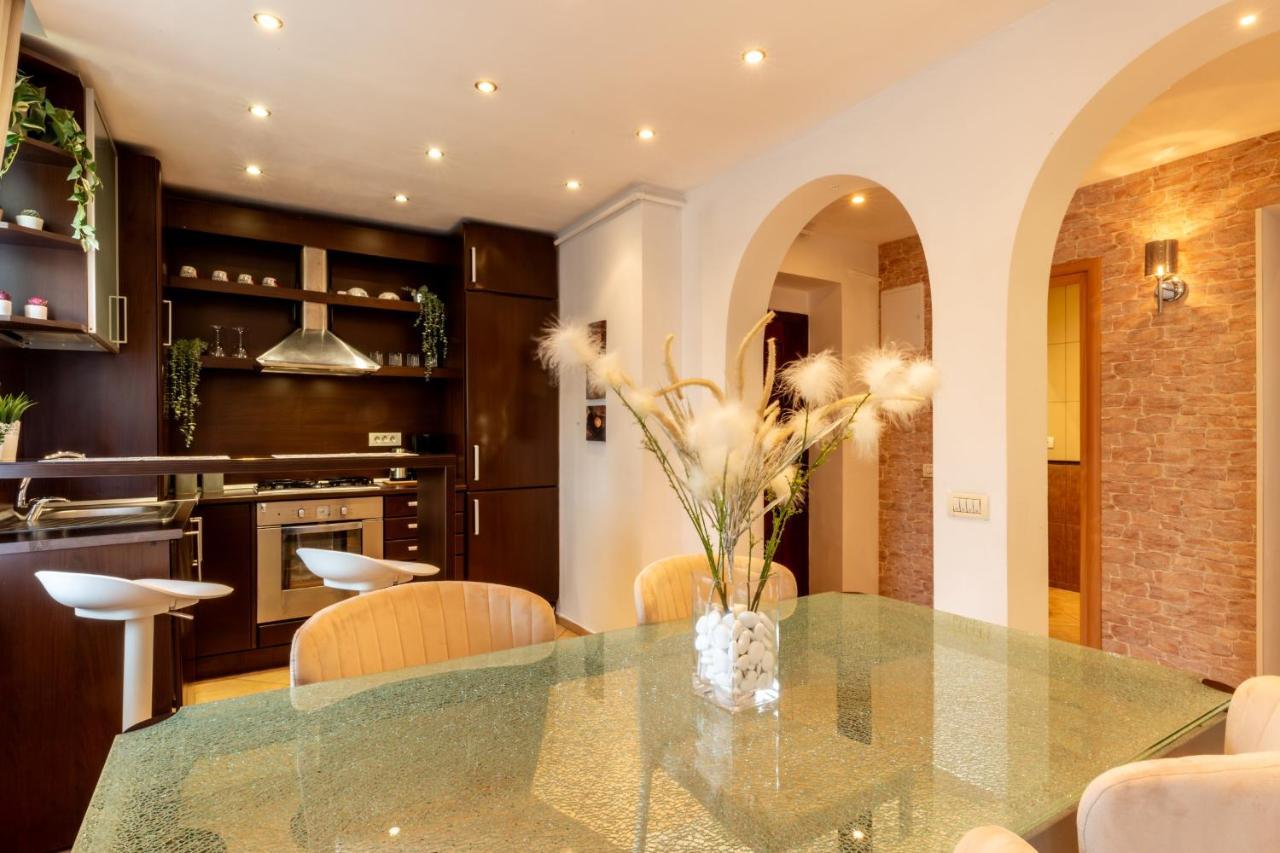 1br With Jacuzzi Near Herastrau: Ideal Getaway Bucharest