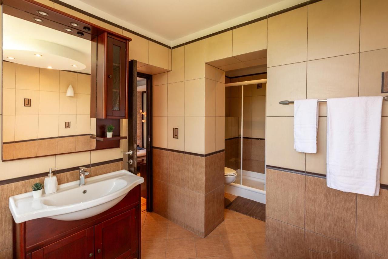 Apartment 1br With Jacuzzi Near Herastrau: Ideal Getaway