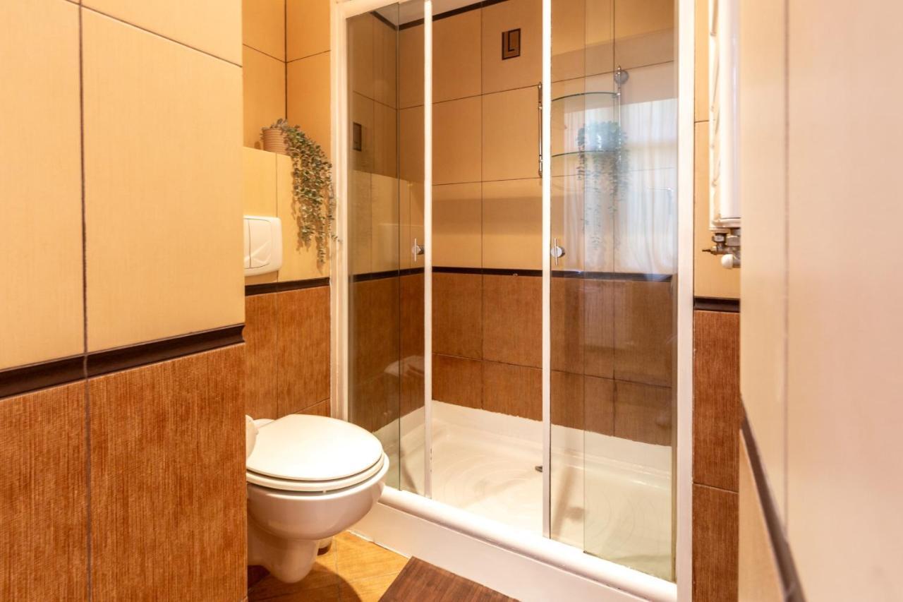 1br With Jacuzzi Near Herastrau: Ideal Getaway Apartment