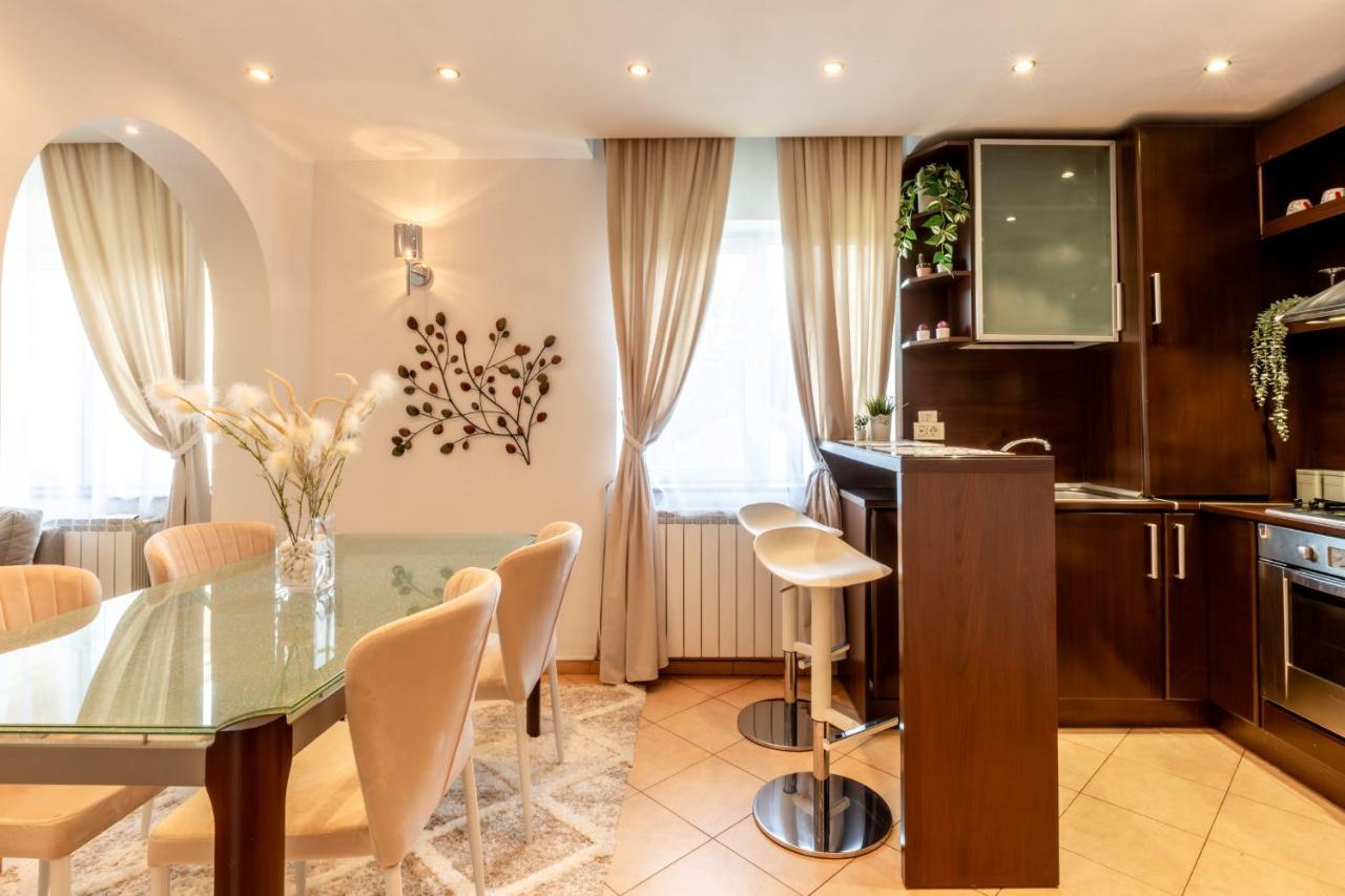 1br With Jacuzzi Near Herastrau: Ideal Getaway *
