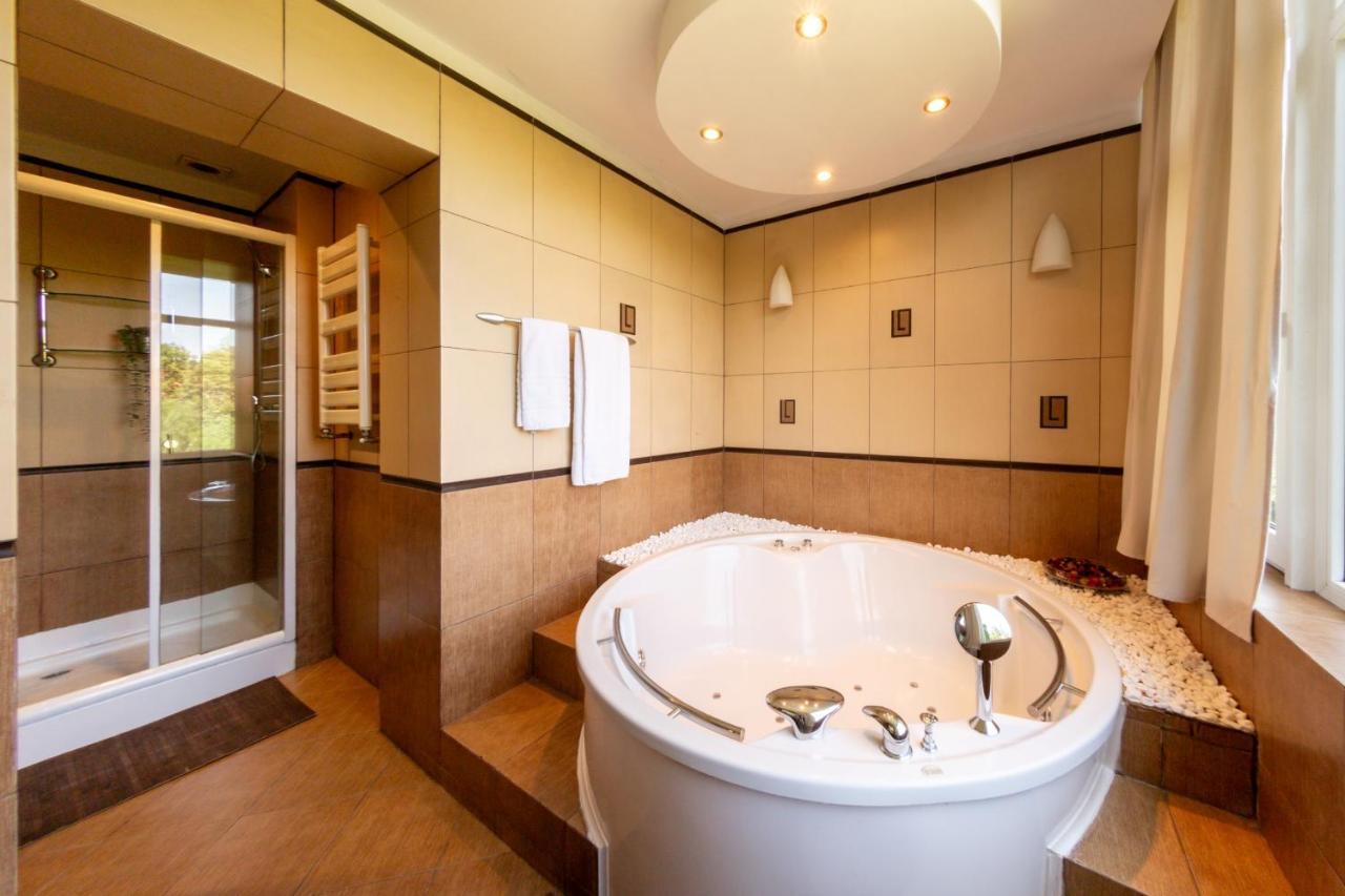 1br With Jacuzzi Near Herastrau: Ideal Getaway *