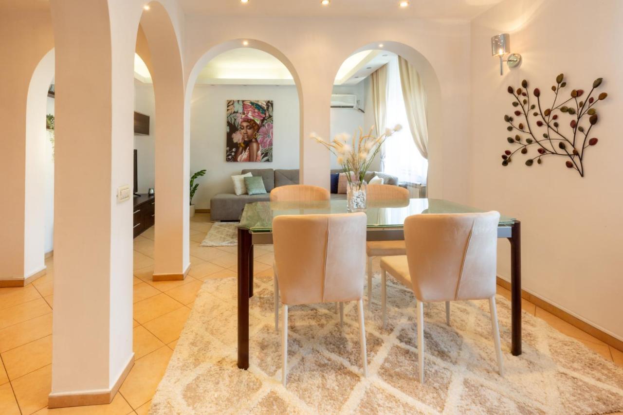 1br With Jacuzzi Near Herastrau: Ideal Getaway Apartment