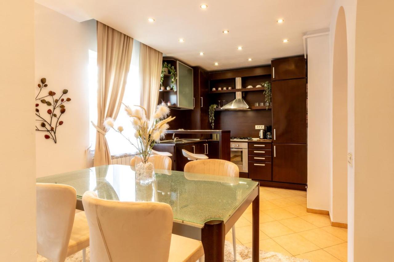 Apartment 1br With Jacuzzi Near Herastrau: Ideal Getaway *