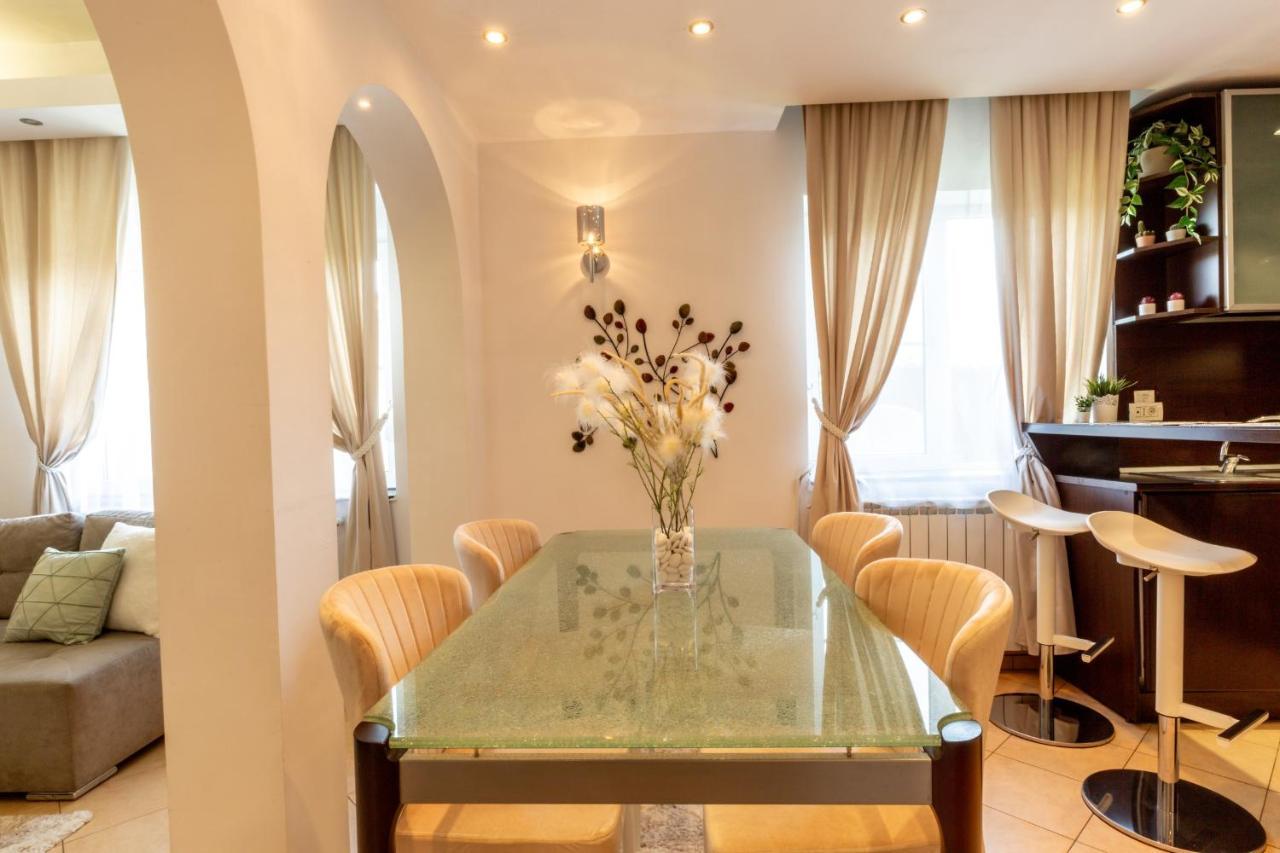 1br With Jacuzzi Near Herastrau: Ideal Getaway