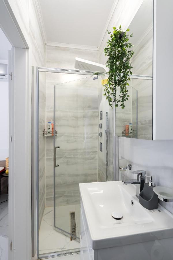 Light-monza-unirii Apartment *