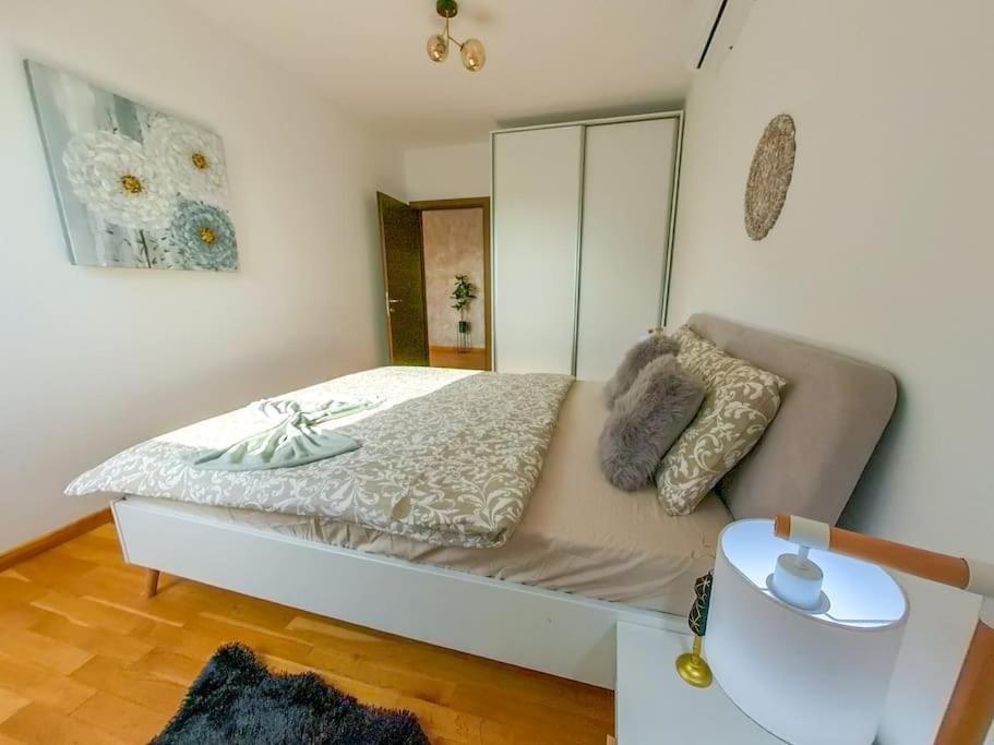 Apartament C Bucureşti