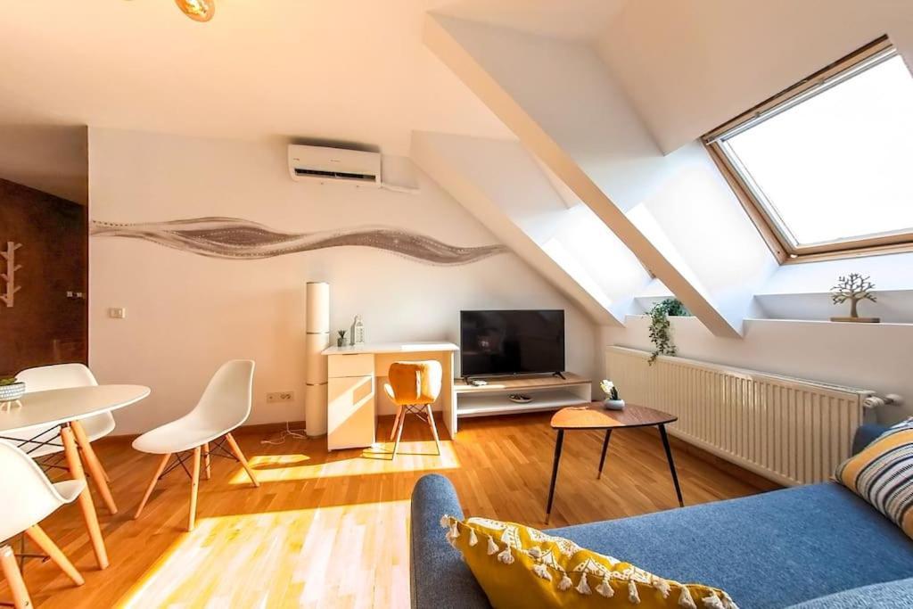 Apartament C Bucureşti