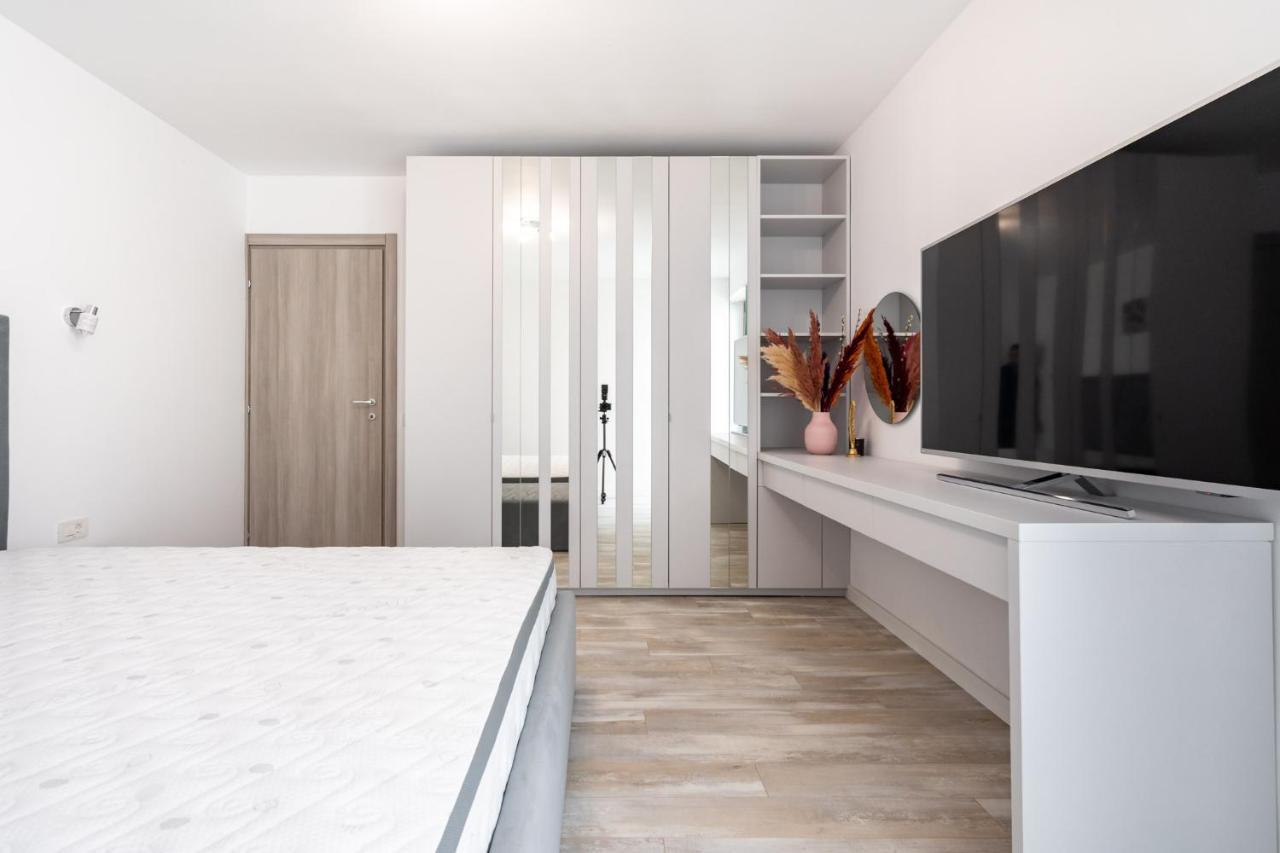 Central Diamond Apartment