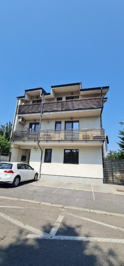 Exclusive Living Apartment *