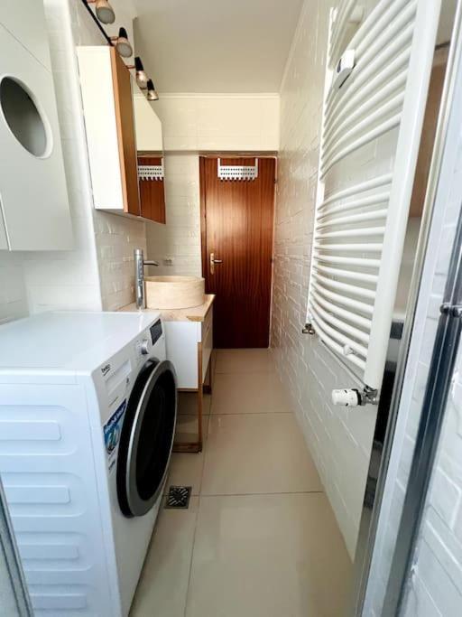 Central Royal Luxury Flat With 2 Bdr & 2 Balconies Apartment *