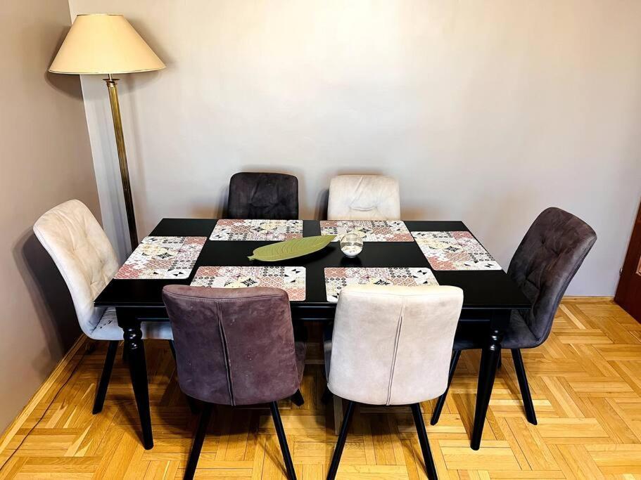 Apartment Central Royal Luxury Flat With 2 Bdr & 2 Balconies