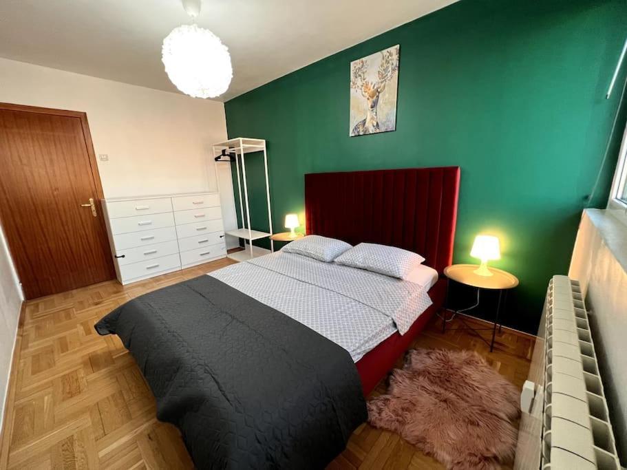 Central Royal Luxury Flat With 2 Bdr & 2 Balconies * Bucharest